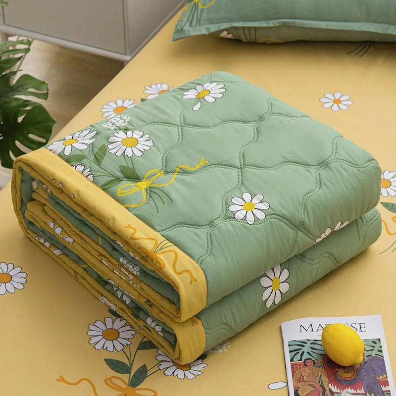 Daisy Printed Quilted Summer Quilt and Pillowcase or Single Quilts Soft Breathable Single Double Blanket Washable Thin Comforter